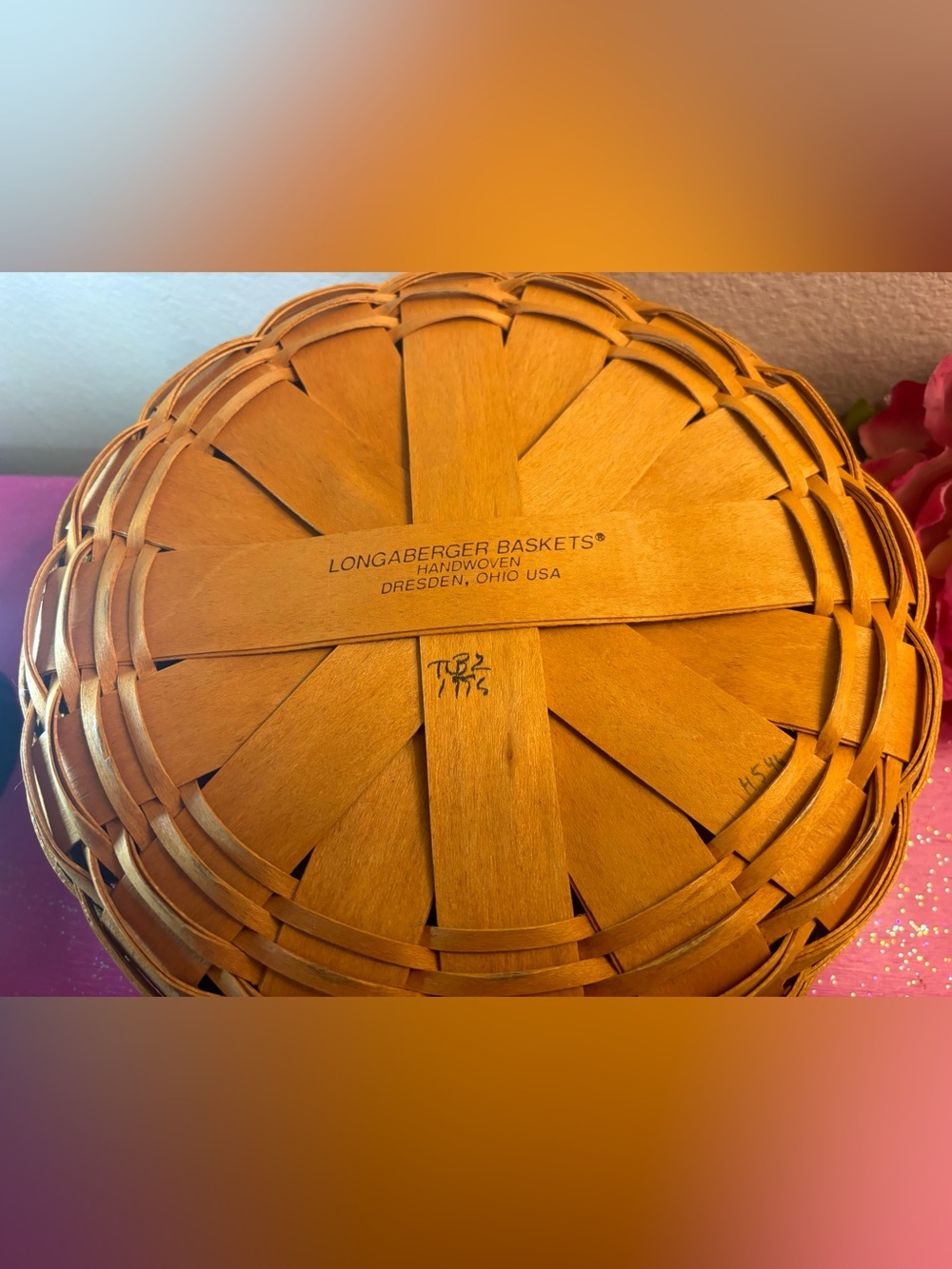 Longaberger Vintage 1995 Large Darning Basket with Leather Handles, 10” Diameter - Picture 7 of 7